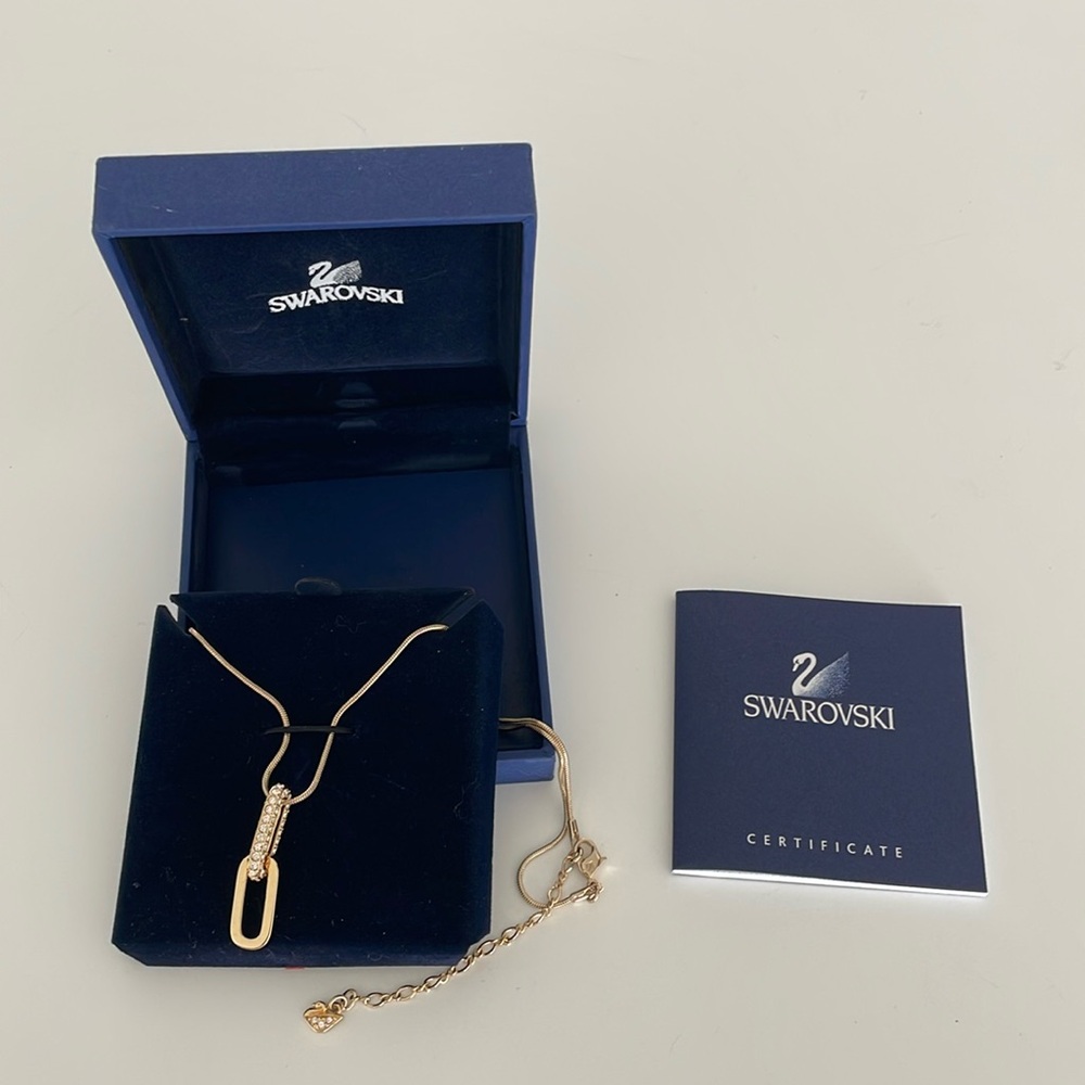 Swarovski necklace w/box and certificate